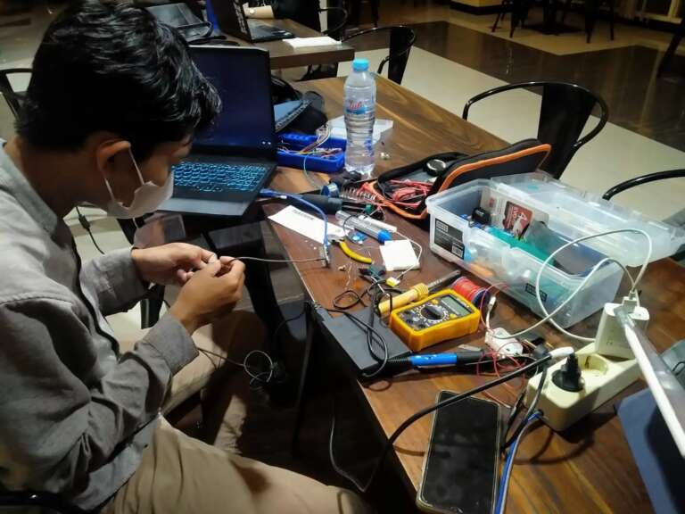 Starstec, Gelang Karya Mahasiswa Unair Yang Bisa Bantu Deteksi Stres Atlet E-Sport