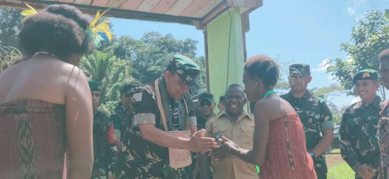 Kunjungi Pos Satgas Yonif 623, Pangdam Kasuari Tekankan Soal Faktor Keamanan
