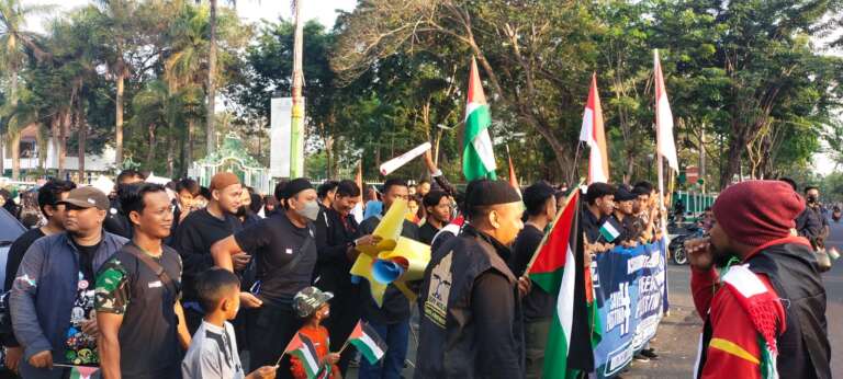 Peduli, Ratusan Warga Pamekasan Gelar Aksi Solidaritas Untuk Palestina