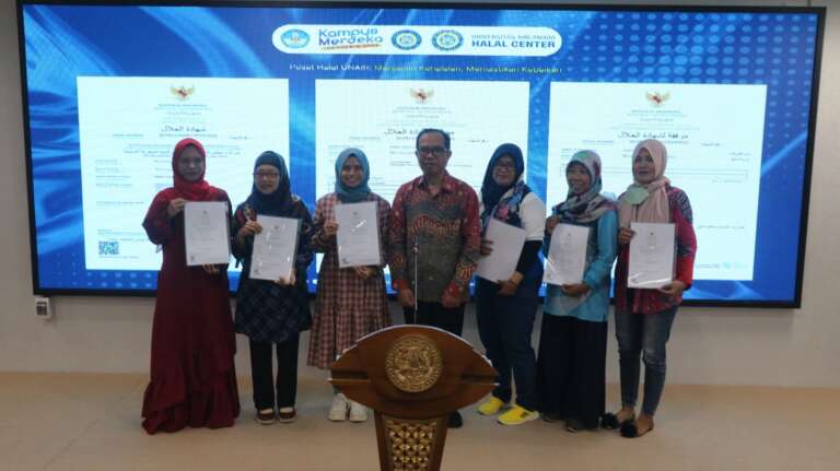 Resmikan Lembaga Pengawas Halal, Unair Bagikan Ribuan Sertifikat Halal Gratis Pada Pelaku Bisnis UMKM
