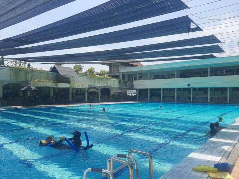 Kolam Renang Manyar, Alternatif Wisata Keluarga Sekaligus Jaga Kebugaran