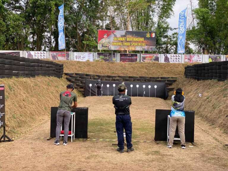 Hujan Peluru Runtuhkan Vicadha Kampoeng Tentara