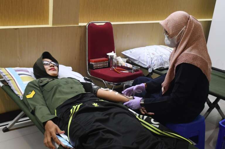 Donor Darah HUT ke-60 Korem 081/DSJ, Kapenrem: Bentuk Kepedulian Pada Sesama!