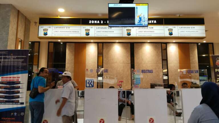 Emang Boleh Secepat ini? Urus Perpanjangan SIM di Gerai Surabaya Cuman 30 Menitan