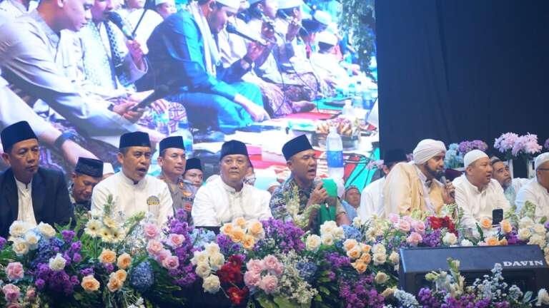 Hadiri Kaibon Bersholawat Bersama Habib Syech, Danrem 081/DSJ: Semoga Ada Juga Di Daerah-Daerah Lain!