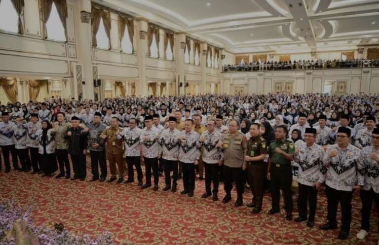 Dinilai Peduli Pendidikan dan Kesejahteraan Guru, Pj Bupati Banyuasin Diganjar Penghargaan