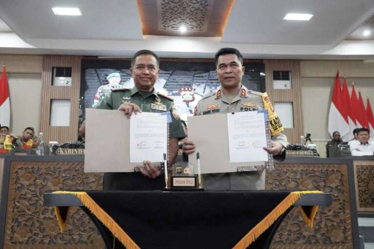 Sambut Nataru dan Pemilu 2024, Pangdam Udayana dan Kapolda Bali Tandatangani MoU Perkuat Sinergitas TNI-Polri