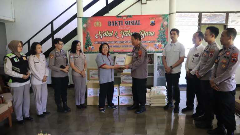 Jelang Natal, Polres Purbalingga Gelar Bakti Sosial dan Bakti Kesehatan