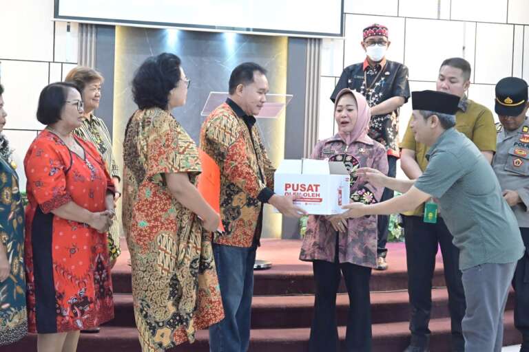 Jelang Natal, Bupati dan Forkopimda Kunjungi Gereja-Gereja di Purbalingga