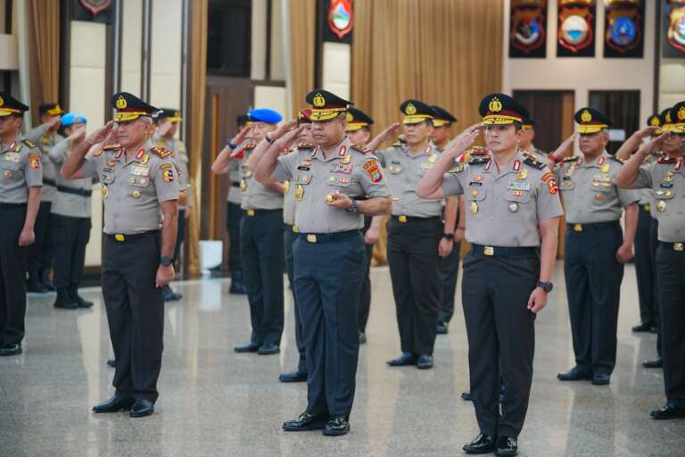 Kapolri Naikkan Pangkat 45 Pati Polri, Satu Polwan Jadi Jenderal