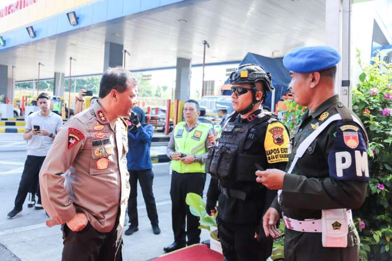 Pastikan Keamanan Mudik Nataru, Kapolda Jateng Cek Kesiapan Pos Terpadu Tol Kalikangkung