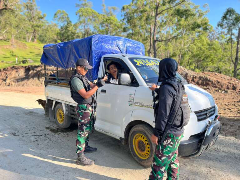 Pastikan Keamanan Tahun Baru, Satgas Yonkav 6/NK Lakukan Sweeping di Perbatasan RI-Timor Leste