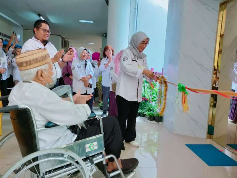 Teguhkan Diri Sebagai Kampus Inklusif, FKM Unair Resmikan Pengoperasionalan Lift Ramah Disabilitas