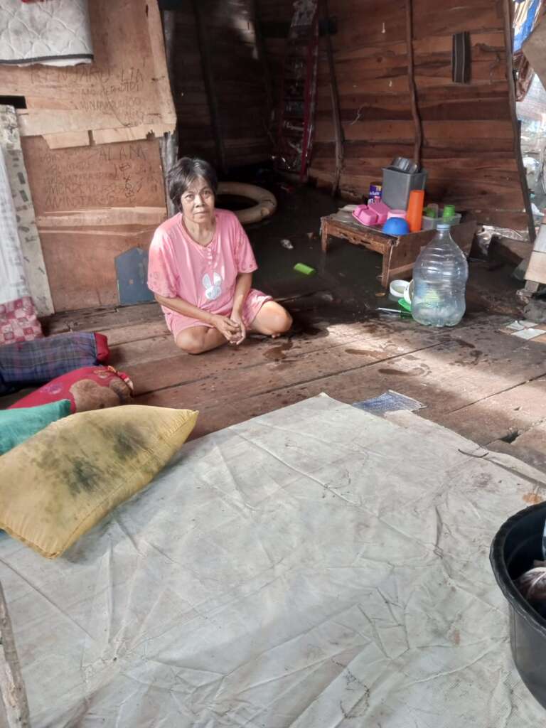 Kisah Ibu Gendot, Hidup Sebatang Kara Kini Rumahnya Roboh Dimakan Usia