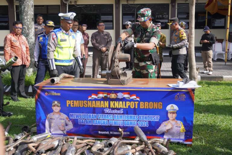 Sinergis Dengan Polri, Dandim Boyolali Turut Musnahkan Knalpot Brong