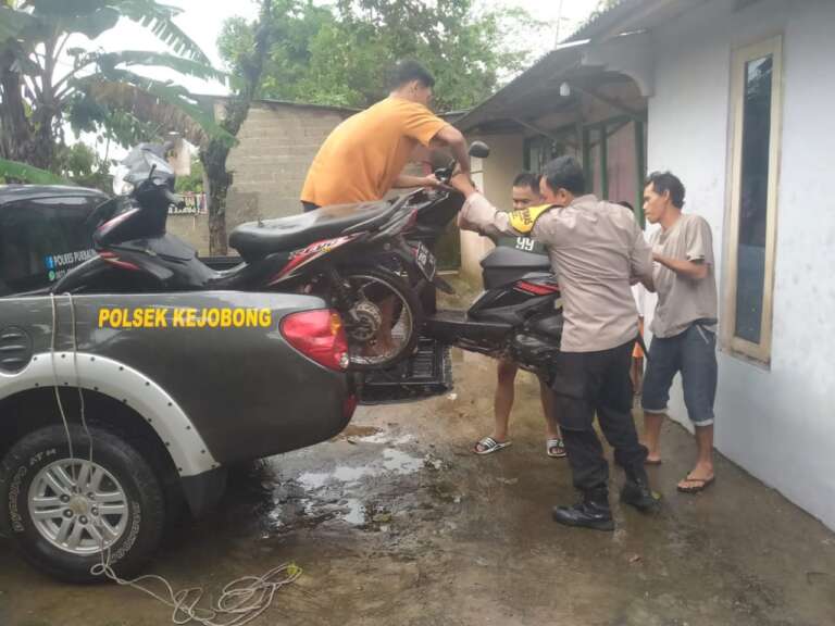Dua Sepeda Motor Kecelakaan di Kejobong, Tiga Korban Luka Serius