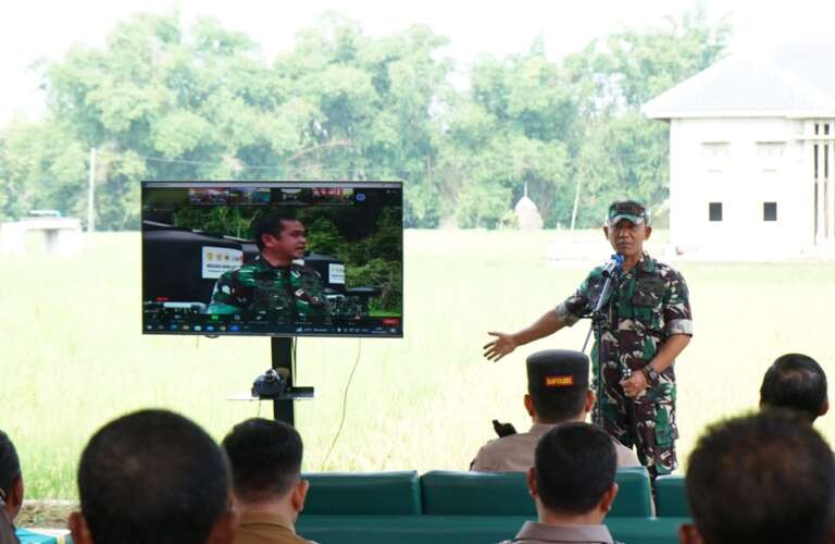 TNI Hadirkan Sumber Kehidupan di Kampung Pesilat