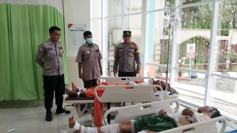 Lima Pekerja Tersengat Listrik di Bojongsari Saat Pasang Tiang Internet