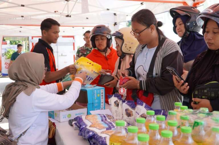 Warga Serbu Operasi Pasar Korem 081/DSJ, 2 Ton Beras Ludes Kurang Dari 2 Jam