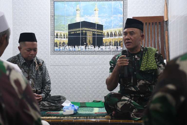 Lakukan Jumat Berkah di Dagangan, Begini Pesan Danrem 081/DSJ