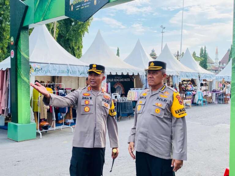 Pastikan Pelaksanaan, Irwasda dan Kabid Humas Polda Jateng Cek Pos Sinergitas Operasi Ketupat Candi di Blora