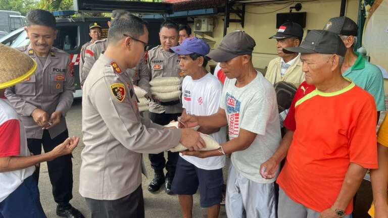 Salurkan Zakat Fitrah, Polres Purbalingga: Kami Salurkan Berupa Beras 2.466 Kg!