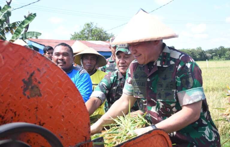 Dibalik Senyum Lebar Petani Padi di Desa Sekarputih