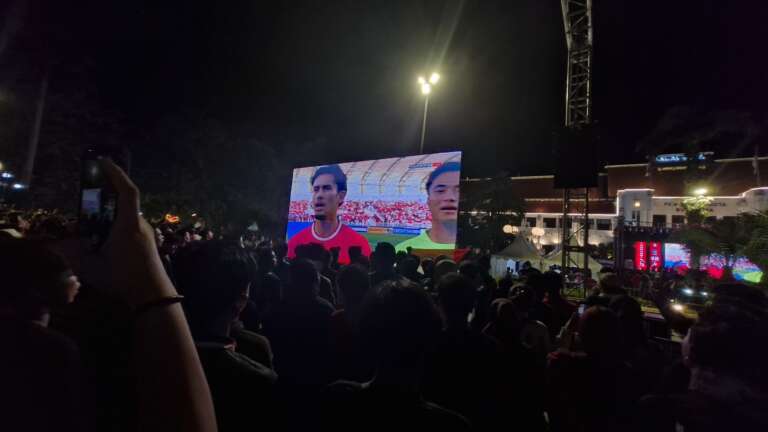 Nobar Semifinal Piala Asia 2024, Lautan Manusia Penuhi Balai Kota Surabaya