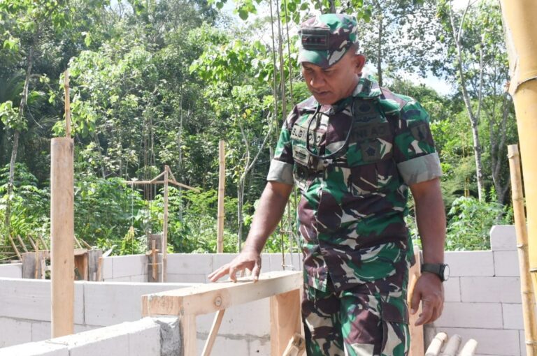 Viral Aksi Danrem 081/DSJ Naiki Bangunan Rumah, Begini Faktanya