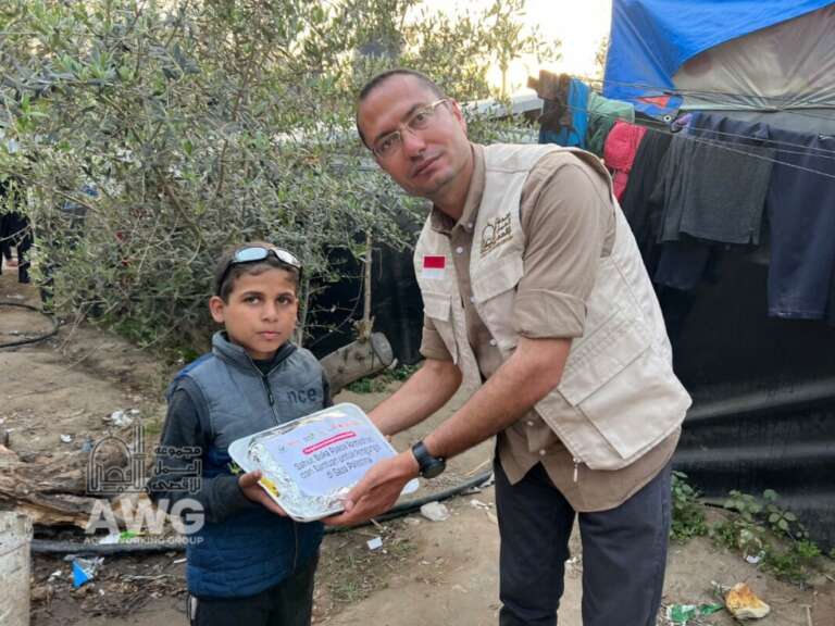 Tewas Ditembak Sniper Zionis Israel, Relawan AWG Gaza Syahid Saat Salurkan Bantuan Kemanusiaan