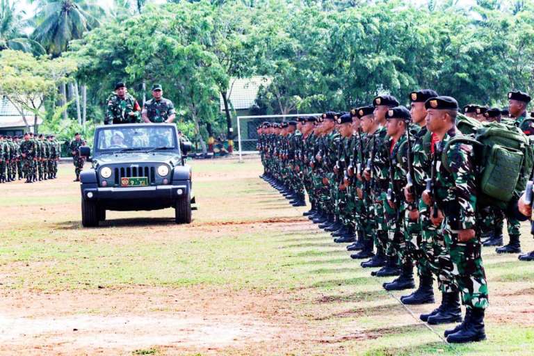 Berangkatkan Satgas Yonkav 12/BC Ke Perbatasan, Kolonel Inf Zaiful Rakhman: Waspada dan Hormati Adat Istiadat!