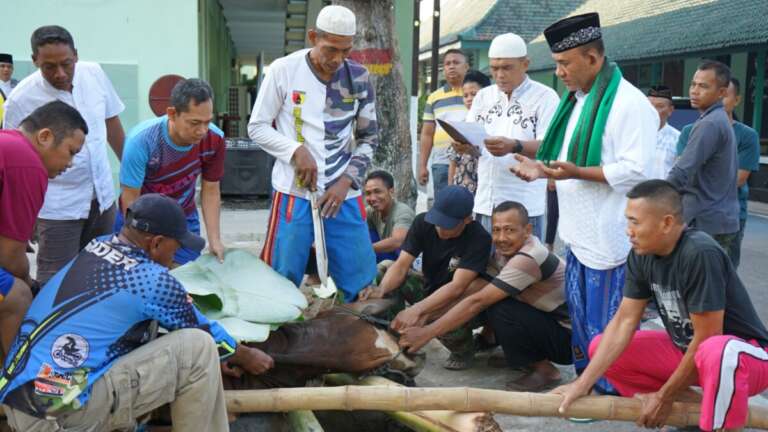 Salurkan Daging Kuban, Danrem 081/DSJ: Berkurban Adalah Bentuk Syukur!