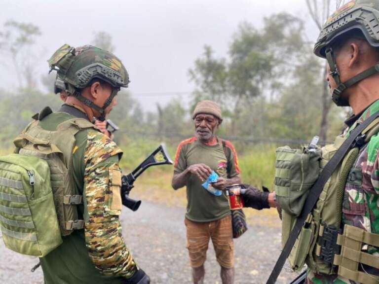 Satgas Yonif 509/Kostrad Kian Akrab dengan Masyarakat Intan Jaya, Ternyata Ini Kuncinya