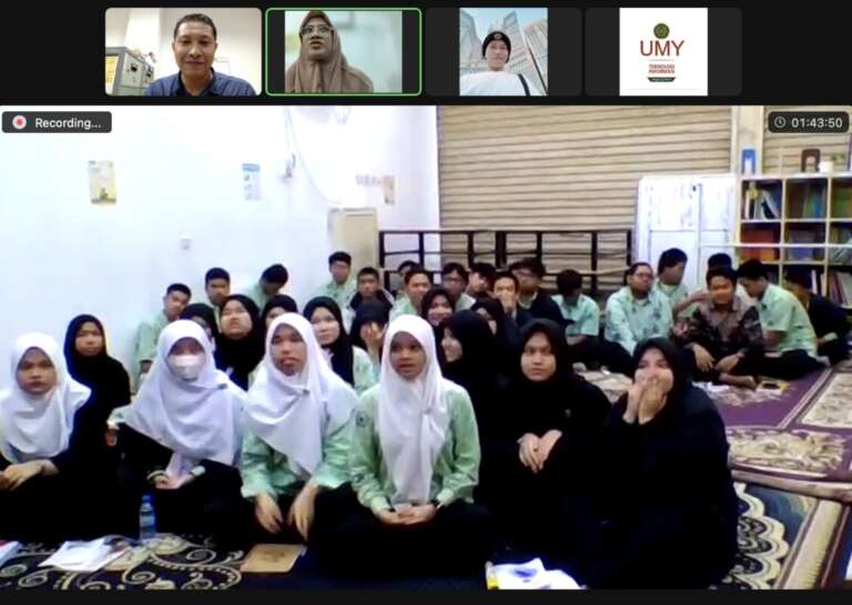 Dosen UMY Kenalkan Artificial Intelligence Ke Sekolah Indonesia di Mekkah Arab Saudi