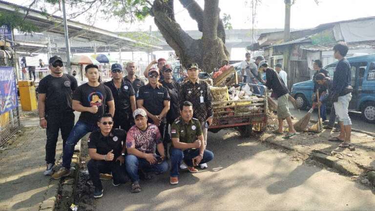 Indahnya Kebersamaan Jumat Bersih di Terminal Depok