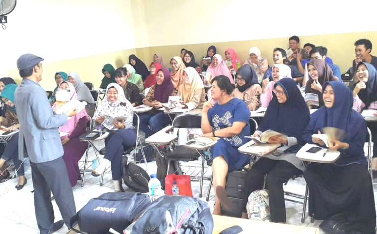 Jangan Panggil Saya Profesor: Catatan untuk Pak Fathul