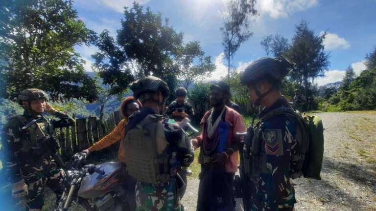 Perkuat Komsos Dengan Masyarakat Titigi di Papua, Ternyata Ini Tujuan Satgas Yonif 509 Kostrad