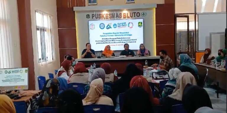 Terjun Langsung, Tim Pengmas Farmasi Unair Komitmen Tuntaskan Tuberkulosis di Sumenep Madura