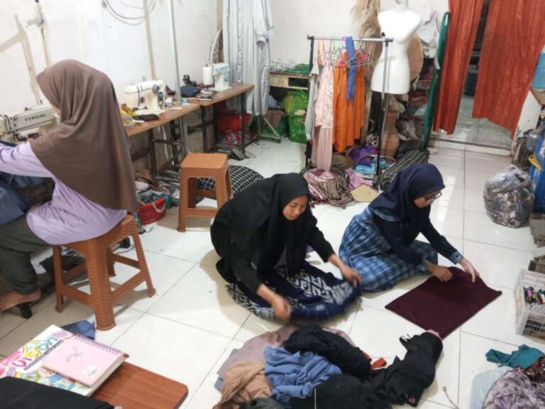 Latih Jiwa Enterpreneurship, PII Jatim Terjunkan Peserta LBT Langsung Ke UMKM di Lamongan