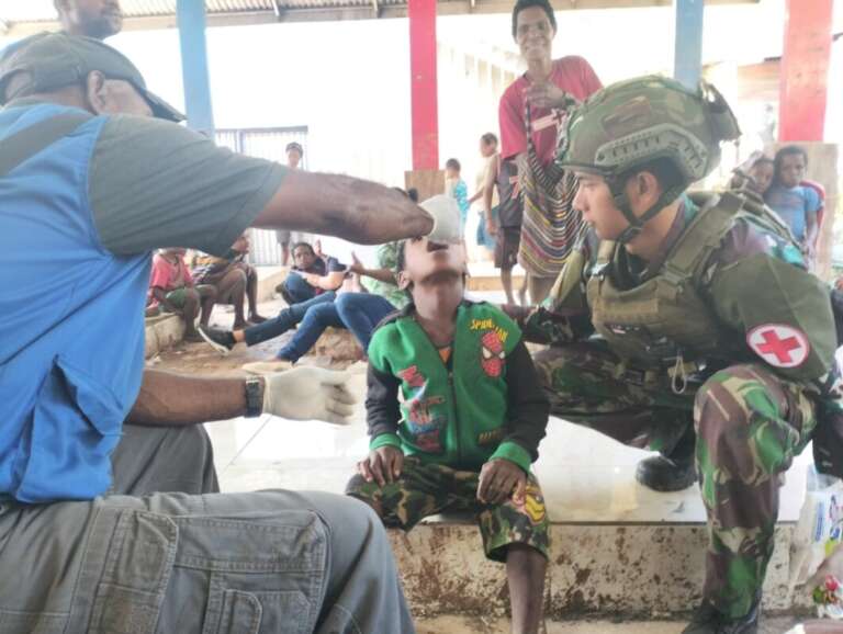 Imunisasi di Pedalaman Beoga, Cara Prajurit TNI Dukung Pemerintah Cegah Polio