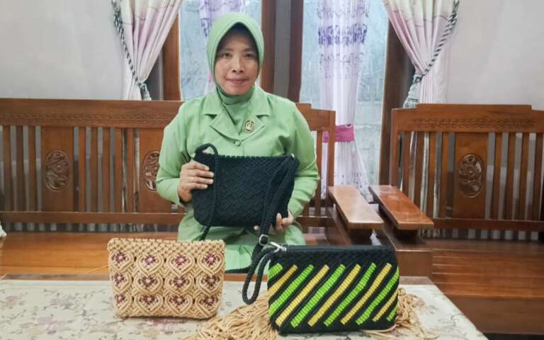 Wiji Utami, Persit Hebat Yang Kebanjiran Pesanan Kerajinan Tangan Hingga dari Mancanegara