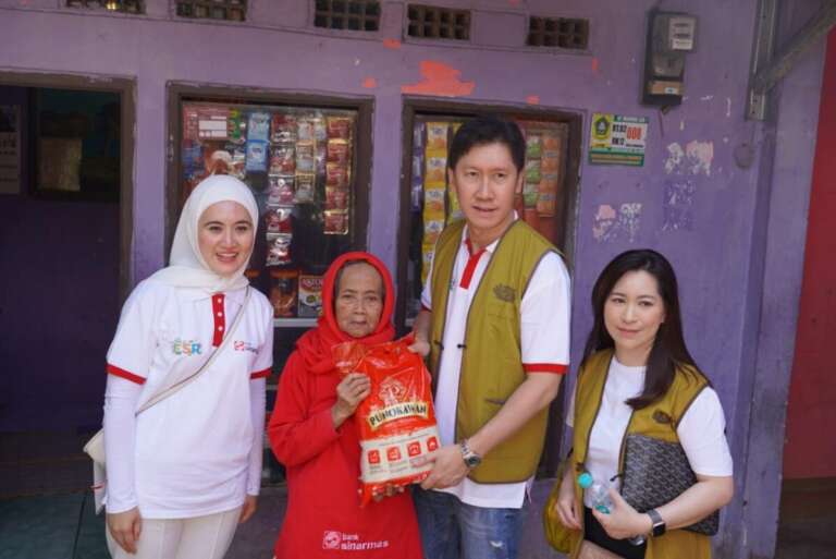 Peduli, Bank Sinarmas Bagikan Beras dan Layanan Kesehatan Gratis di Bogor