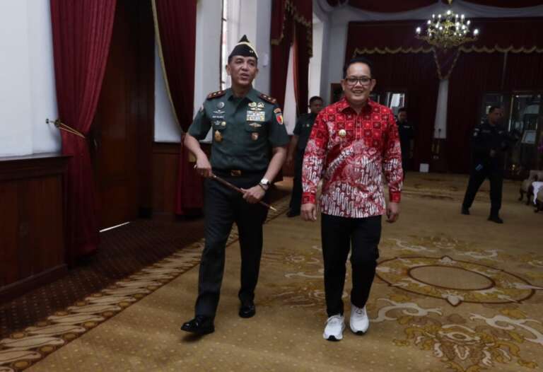 Ketemu Pj Gubernur Jatim di Grahadi, Pangdam Brawijaya Bahas Sinergitas Kedua Instansi