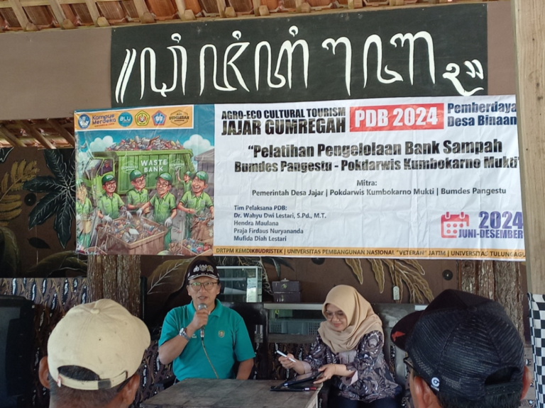 UPN Veteran Jatim Ajak Dua Mitra Berikan Pelatihan Pengelolaan Sampah Terpadu di Trenggalek