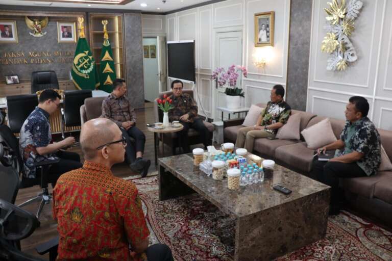 Tangani Tindak Pidana Perbankan dan Kripto, Kejagung Gandeng OJK 