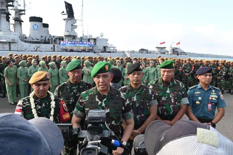 Penuh Kebanggaan, Mayjen TNI Rudy Saladin Sambut Kedatangan Satgas Yonarhanud 8/MBC