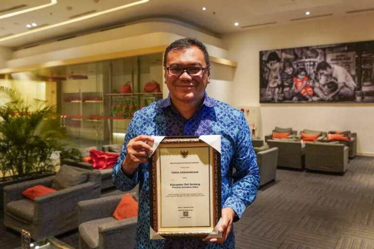 Membanggakan, Dinas Kesehatan Deliserdang Raih Penghargaan Capaian Imunisasi Tertinggi