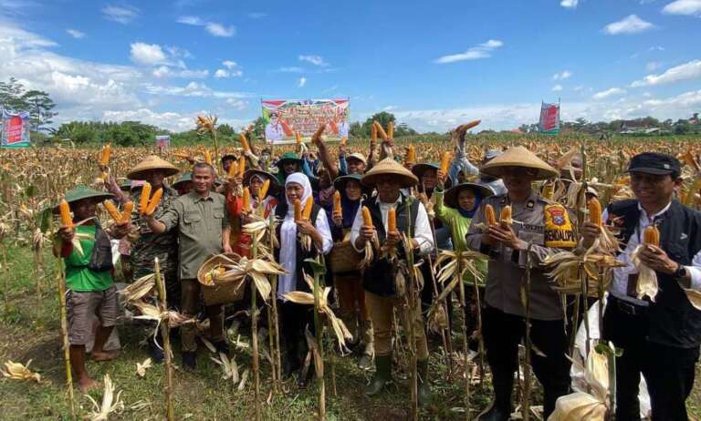 Khofifah Didoakan Para Petani Agar Pimpin Kembali Jatim