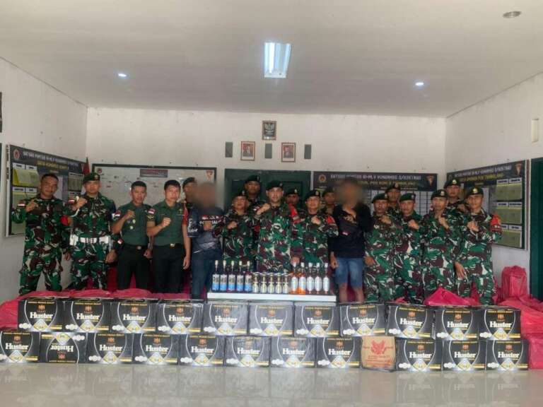 Sinergi Satgas Yonarmed 11 Kostrad dan Tim Gabungan TNI Gagalkan Penyelundupan Ribuan Miras di Perbatasan Indonesia-Malaysia