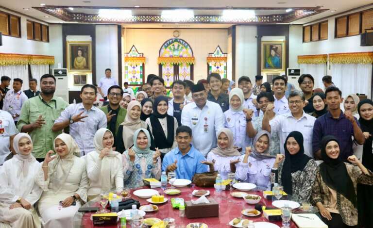 Ada Apa Pj Gubernur Aceh Kumpulkan Pegiat Media Sosial Pasca Viralnya Pelaksanaan PON XXI?